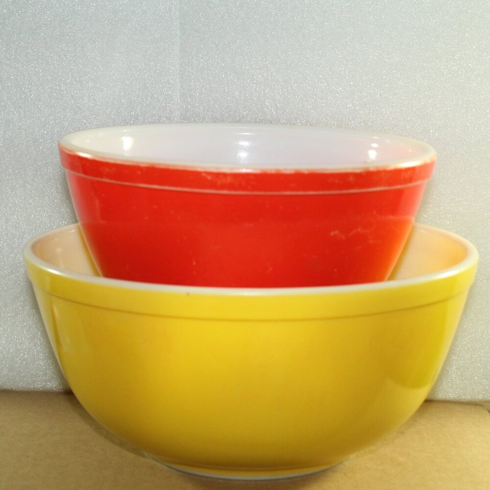 Vintage PYREX Nesting Mixing Bowls Red #402 and Yellow #403 Set of 2